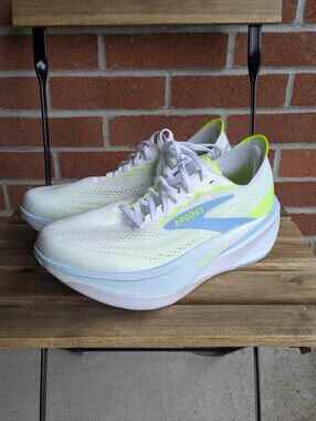 Women's Brooks Hyperion Max 4 Size 9